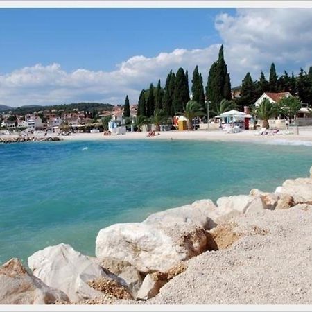 Villa Mediteran, Kleine Ferienwohnung Mit Terrasse Trogir Exterior photo