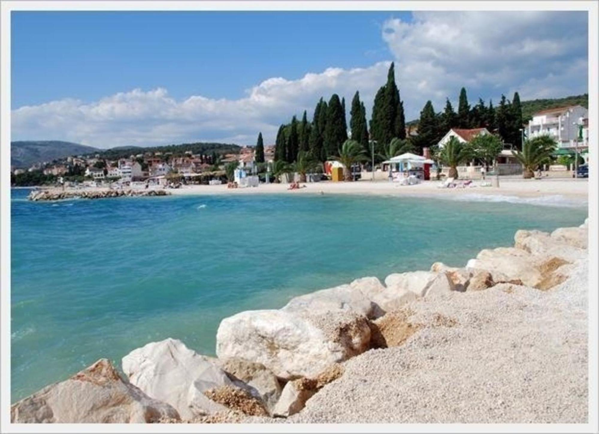 Villa Mediteran, Kleine Ferienwohnung Mit Terrasse Trogir Exterior photo