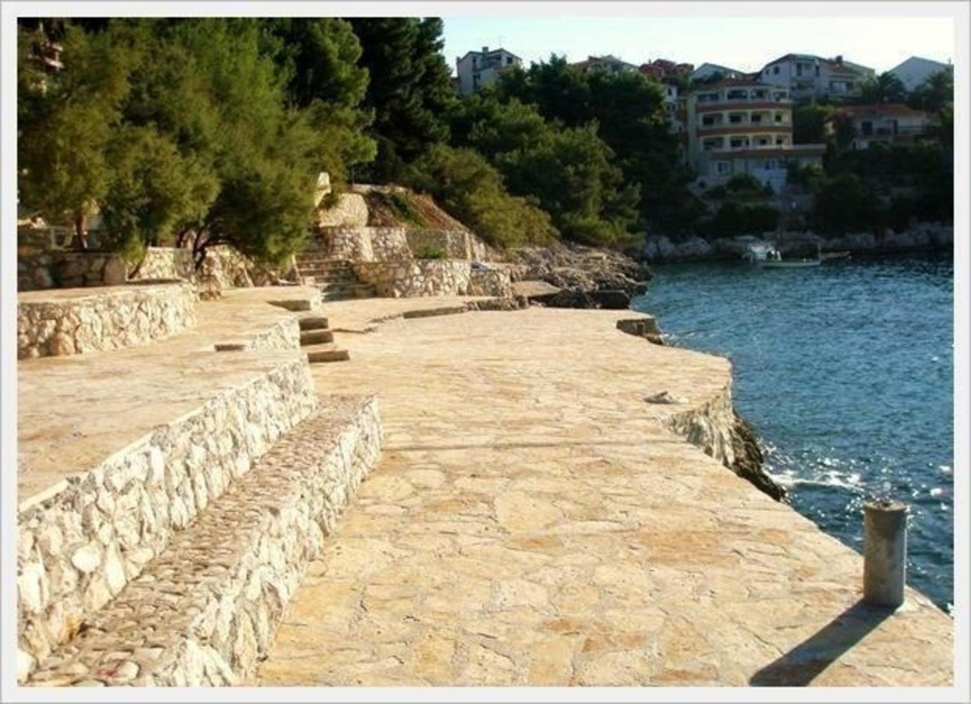 Villa Mediteran, Kleine Ferienwohnung Mit Terrasse Trogir Exterior photo