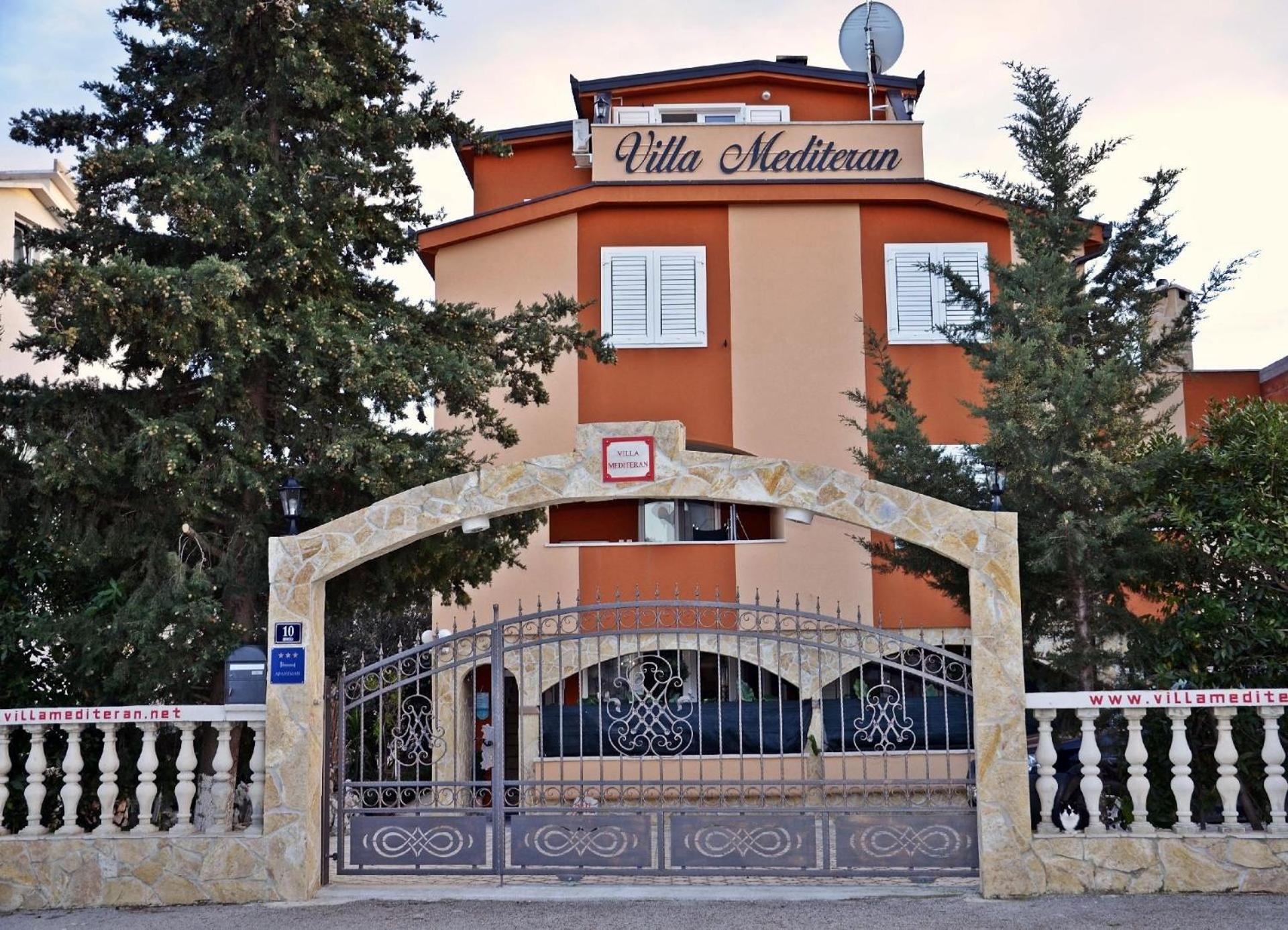 Villa Mediteran, Kleine Ferienwohnung Mit Terrasse Trogir Exterior photo