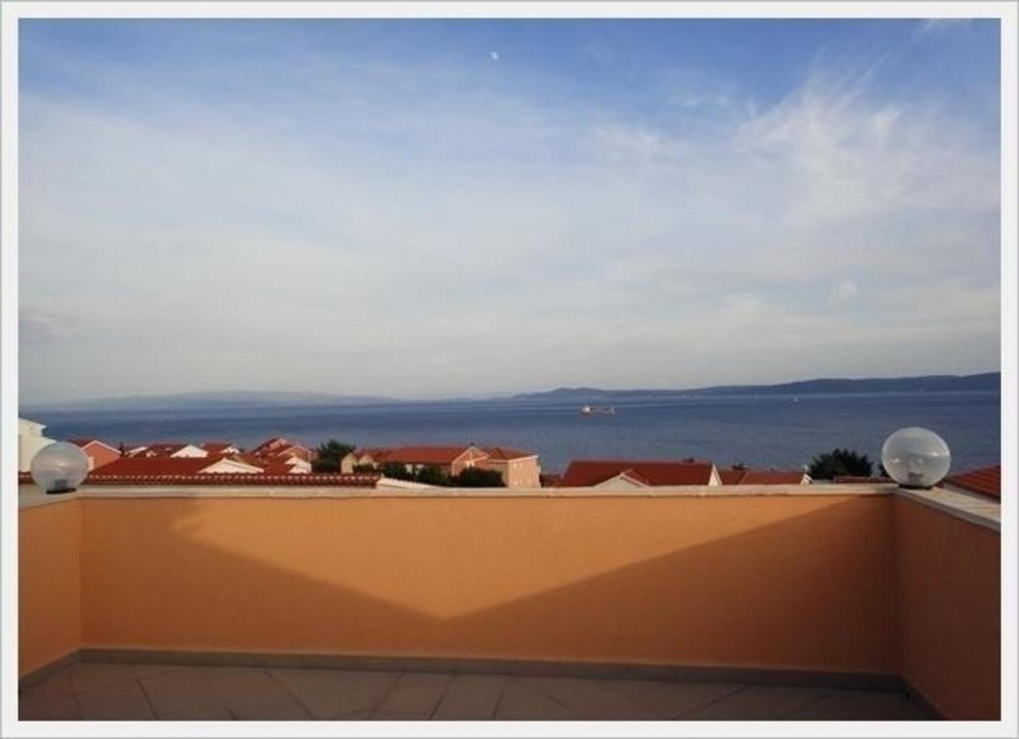 Villa Mediteran, Kleine Ferienwohnung Mit Terrasse Trogir Exterior photo